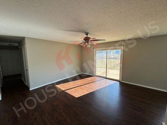 4th image of 920 NW 104th St
