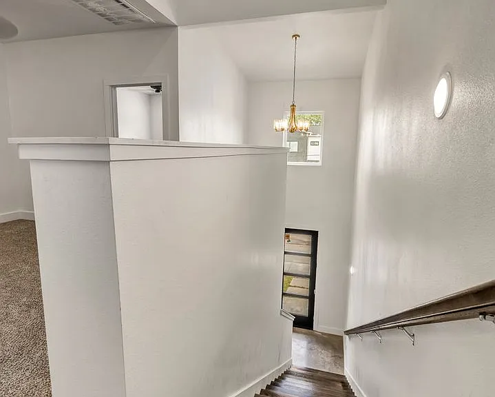 211 Lynn Dr — Photo 26