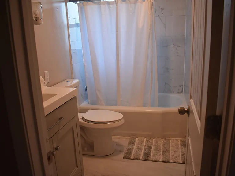 535 E Hanthorn Ave — Photo 8
