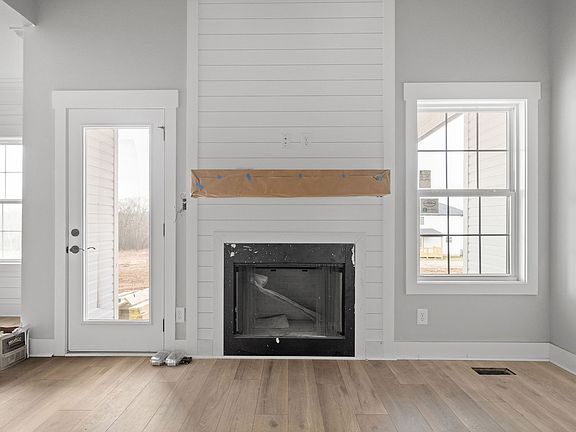 4th image of 1306 Highgrove Ln