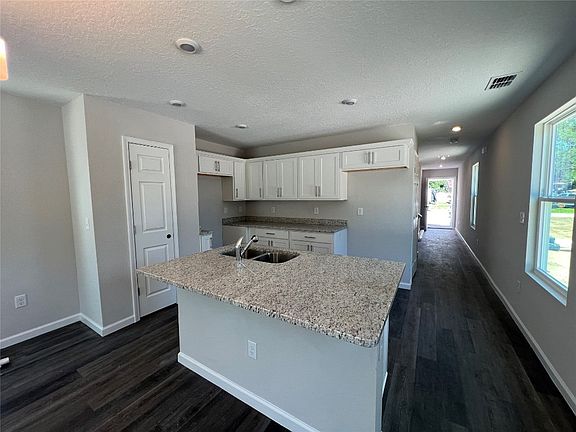 5th image of 1307 Pangola Dr