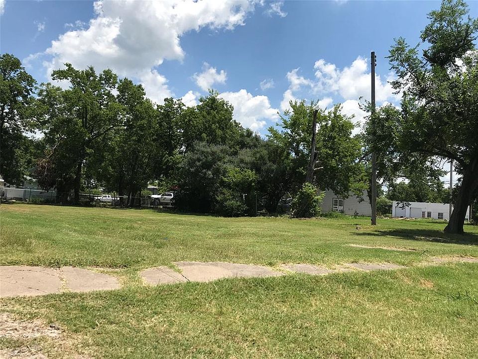 2nd image of 2415 Wellington St Lot 8B