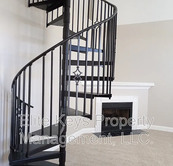 814 11th St — Photo 5