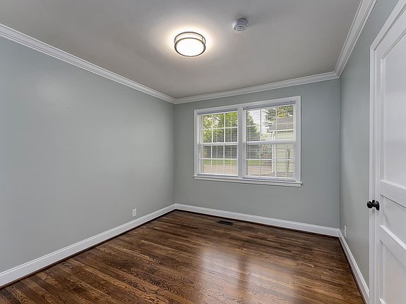 4th image of 3707 Hewlett Dr
