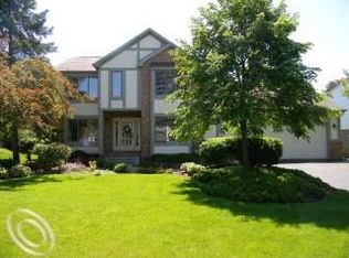 4488 Ravinewood Dr, Commerce Township, MI 48382