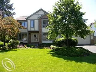4488 Ravinewood Dr photo 1
