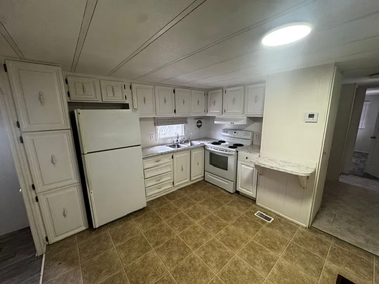 7213 Commons Blvd — Photo 4