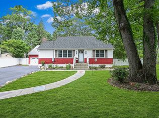 183 Dogwood Dr, Wading River, NY 11792