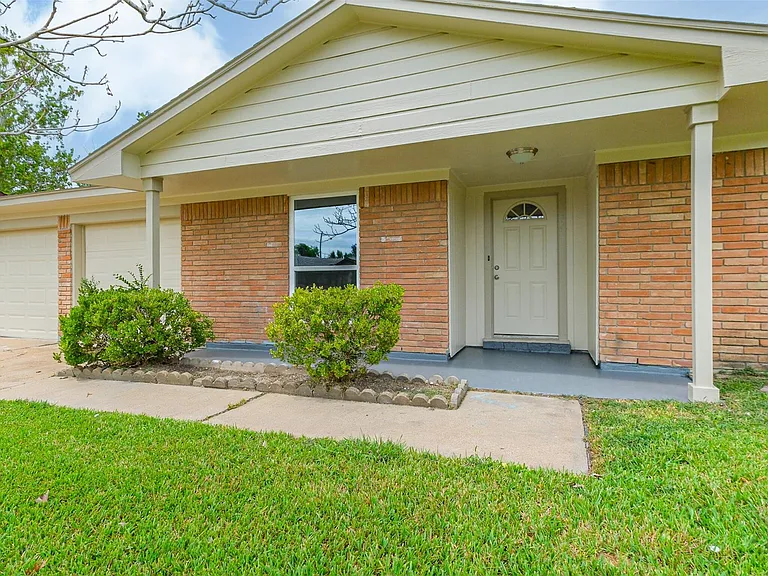 4314 Woodmont Dr — Photo 2