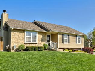 404 Huntington Dr S, Greenwood, MO 64034