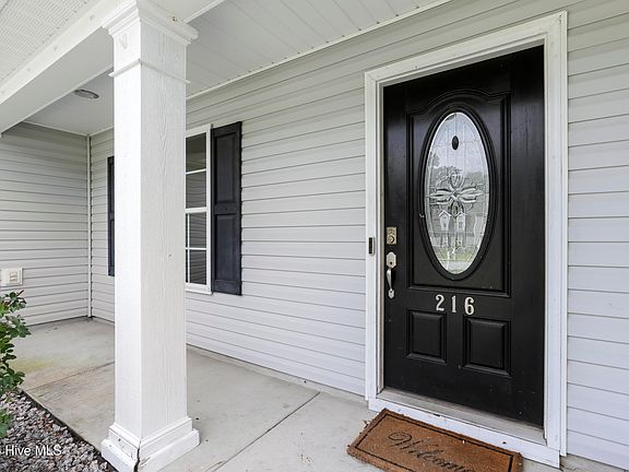 4th image of 216 Jasmine Ln