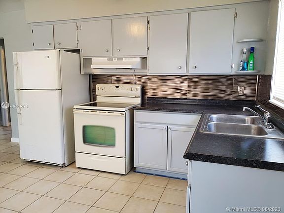 2nd image of 815 NW 16th St #1-2
