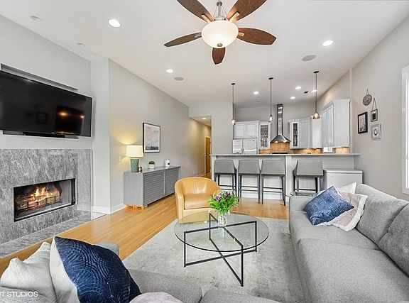 5th image of 2212 W North Ave Unit 201
