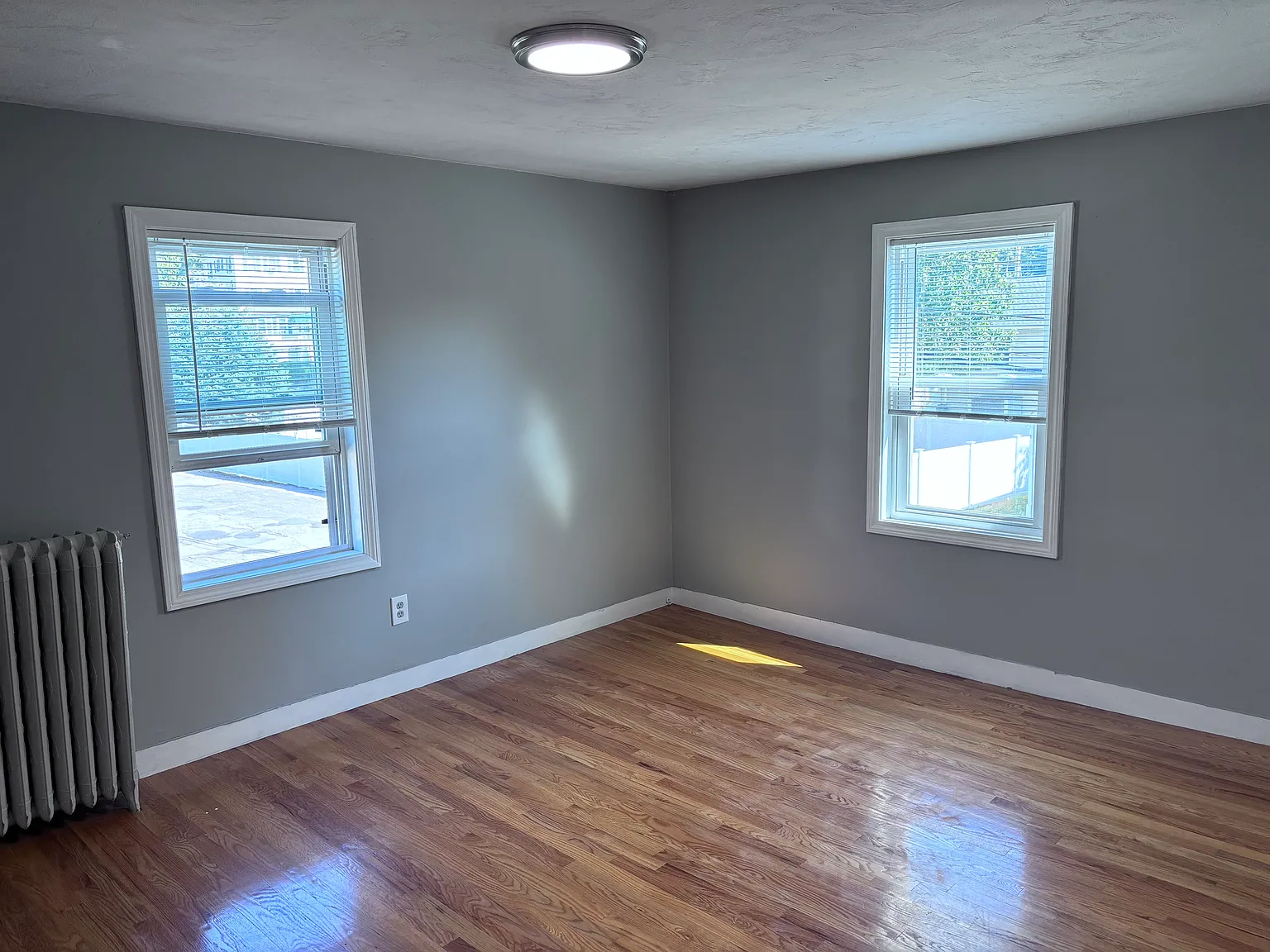 2 bed, 900 sqft, $2,700 — Photo 4