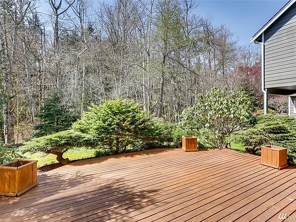 Peaceful back deck!  Watch birds and wildlife