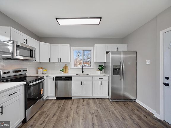 3rd image of 308 Maryland Ave NE