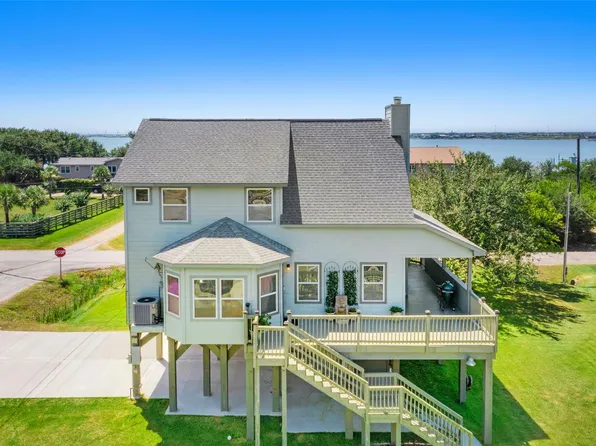 1342 10th St, San Leon, TX 77539