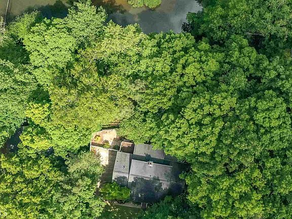 3rd image of 9890 Riverwood Ct