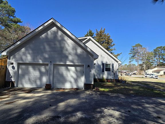 3rd image of 1500 Oakhurst Circle