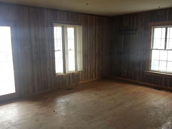 5th image of 809 Broadway St