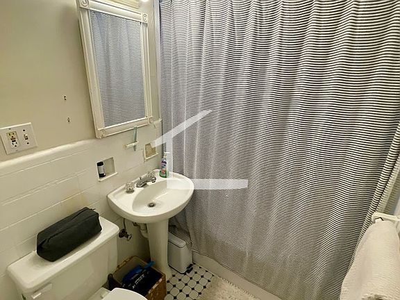 4th image of 208 Chestnut Hill Ave #4