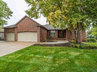 5900 S Prairie View Ct, Sioux Falls, SD 57108
