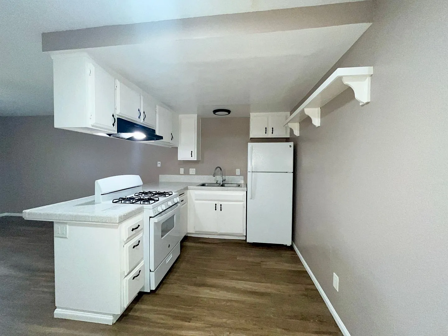 Avalon Drive — Photo 3