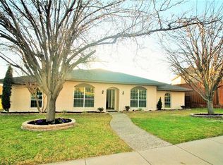 1726 Southampton Dr, Carrollton, TX 75007