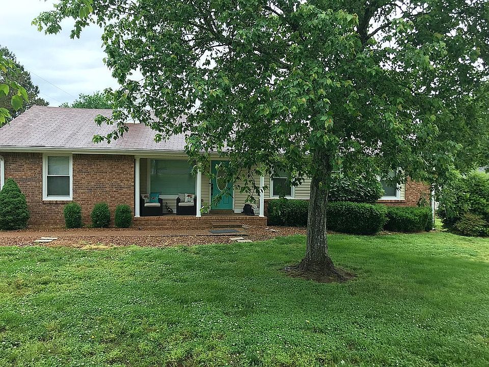 1st image of 208 Dawn Ln
