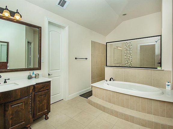 4th image of 8604 Tuscan Oaks Dr