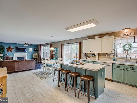 3rd image of 47 Morningmist Dr