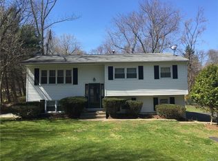 39 S Airmont Rd, Suffern, NY 10901