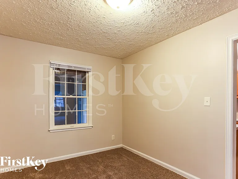 2276 Dauphine St — Photo 9