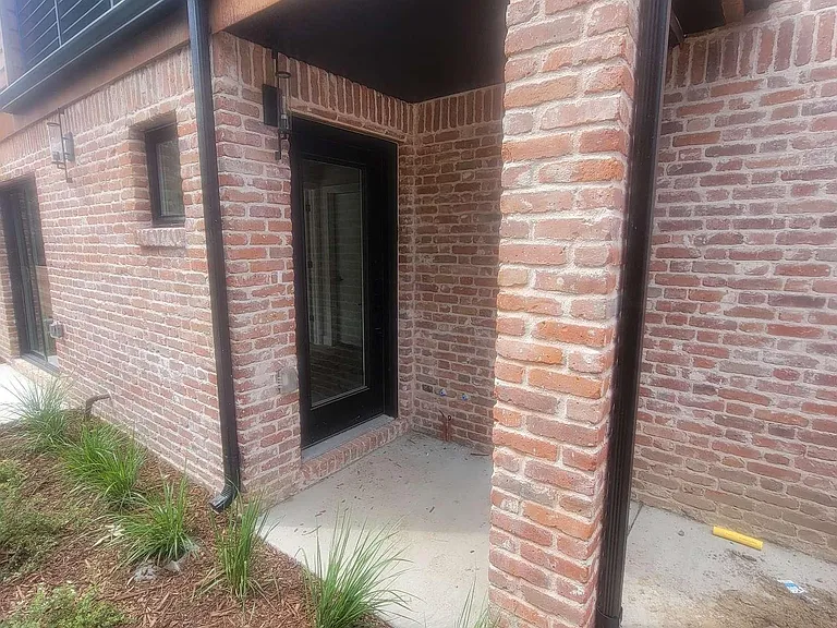 5539 S Curtice St #B — Photo 1