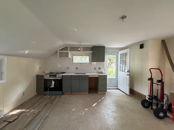 255 Oliphant Ln #B, Middletown, RI 02842