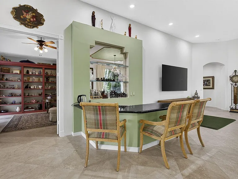 10880 Northgreen Dr — Photo 12