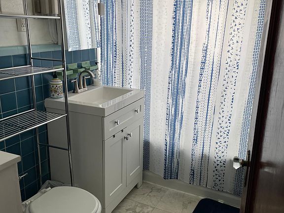 5th image of 92 Mundy Ave #1B
