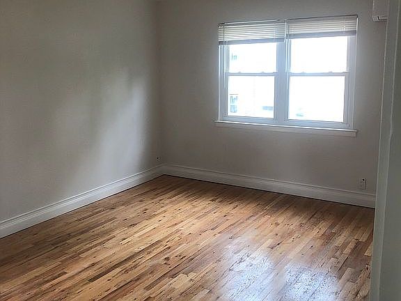 4th image of 3324 Pearsall Ave
