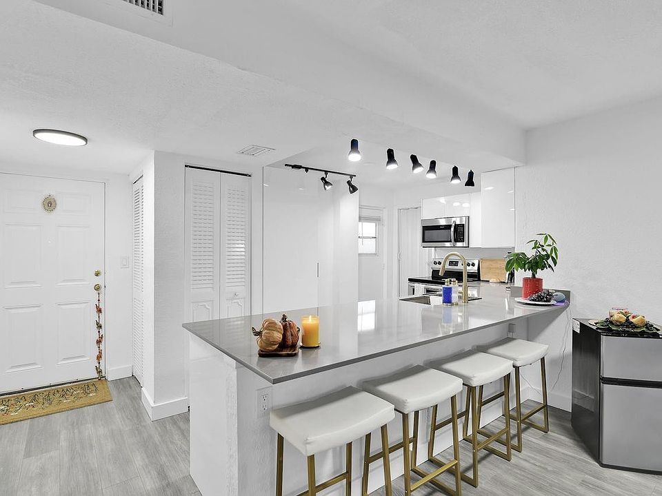 1st image of 250 NW 67th Street #322