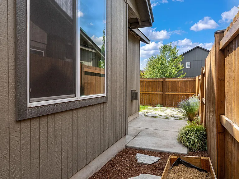 21154 Darnel Ave — Photo 35