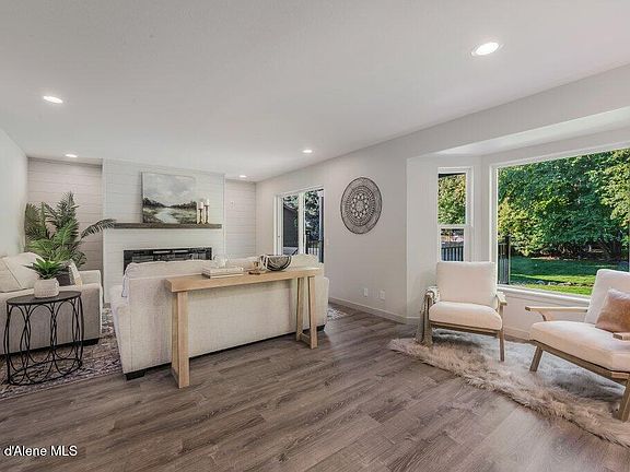 3rd image of 3089 E Lake Forest Dr