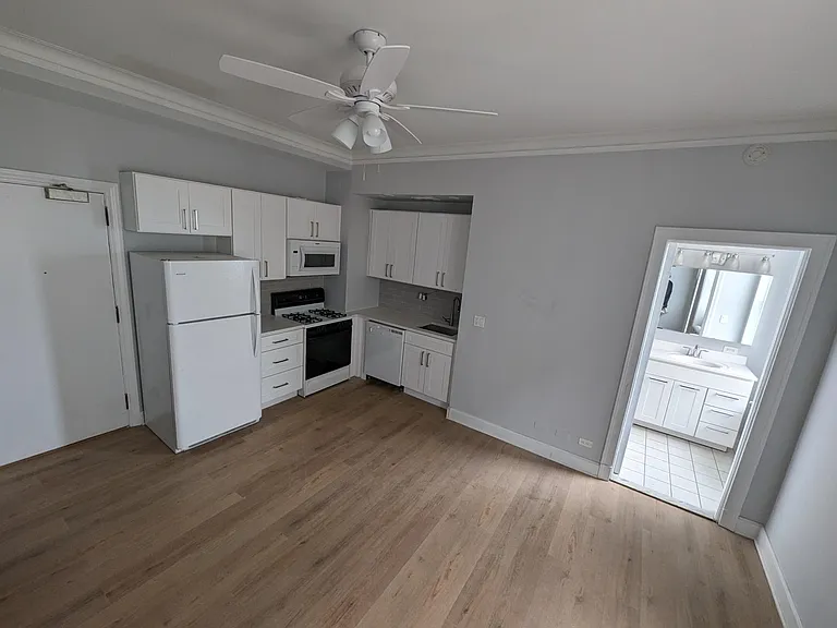 3330 N Lake Shore Dr — Photo 12