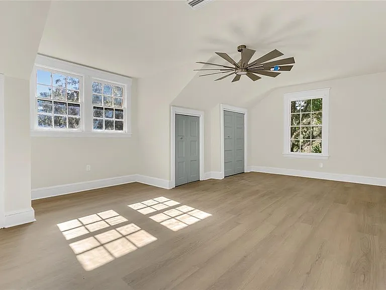 226 Elliott Ave — Photo 9