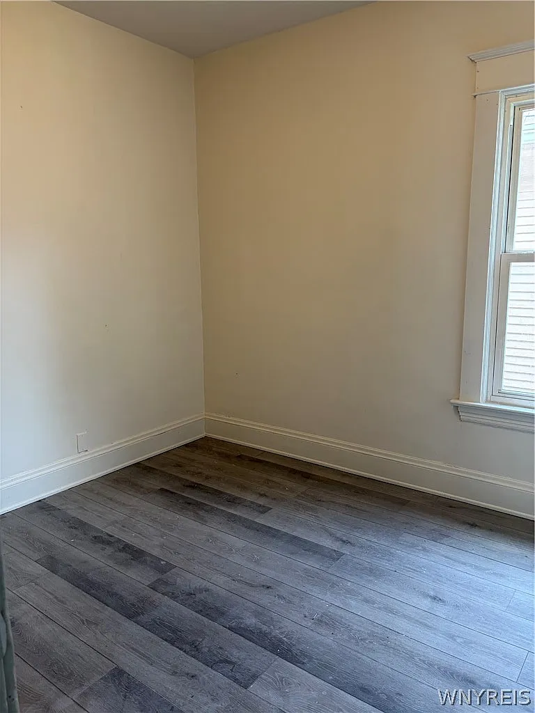 3 bed, 1.0 bath, 1164 sqft, $1,500 — Photo 3
