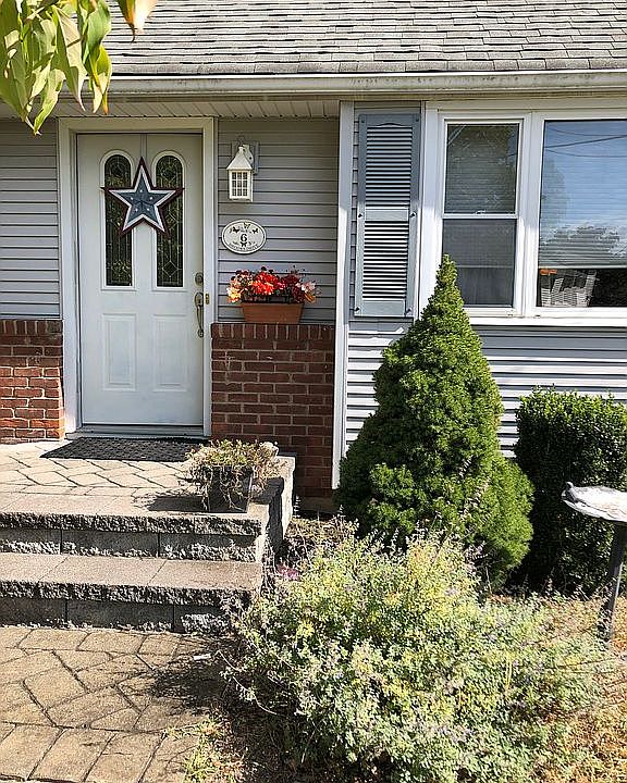 2nd image of 6 Brooks Dr