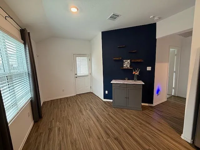 204 Longbridge Dr — Photo 8