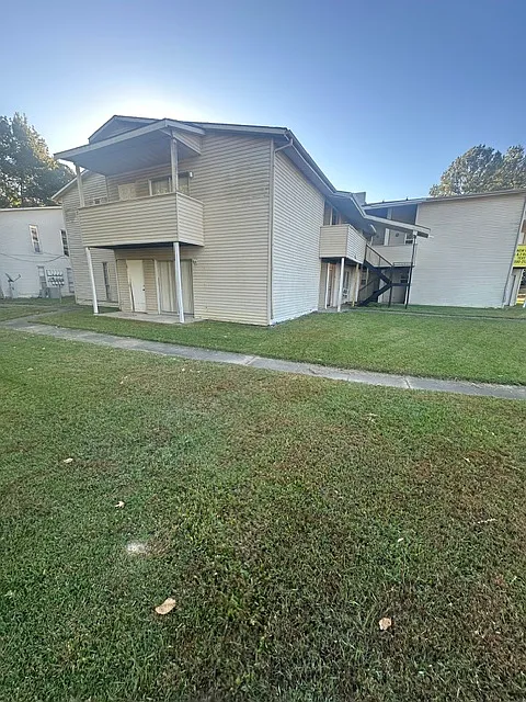 Building Photo - 1100-1200 S Lynn Ln #1