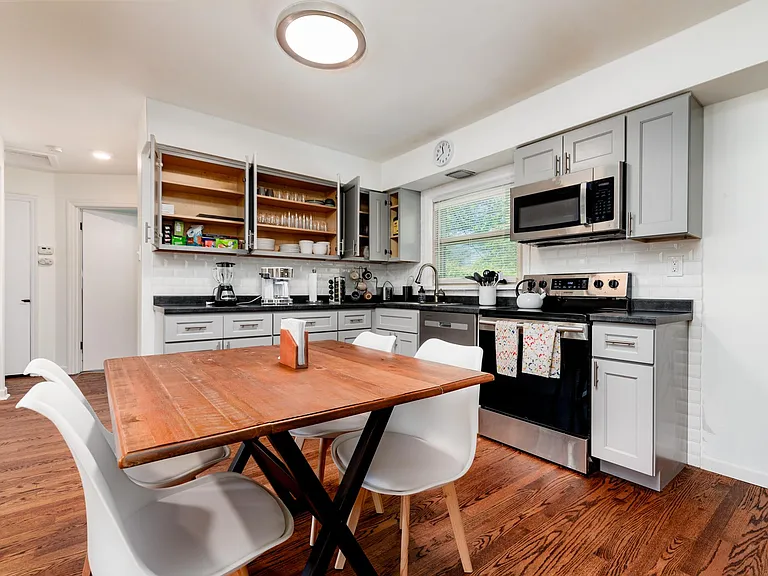 4423 Vance Ave — Photo 10