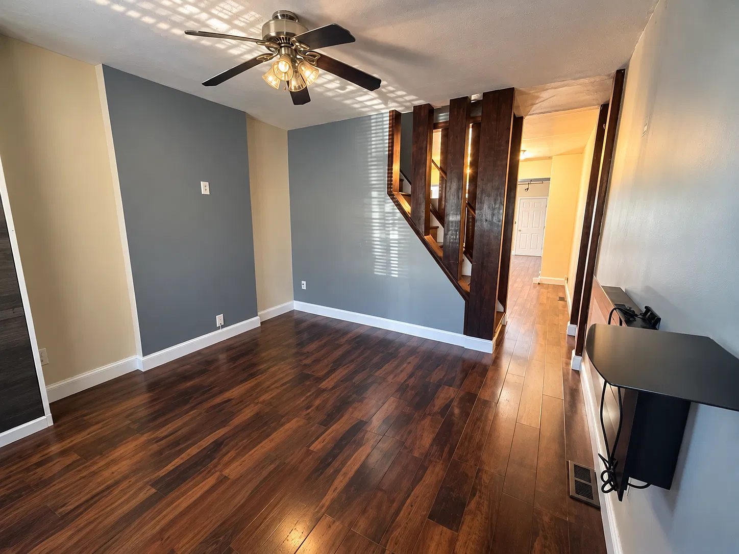 3 bed, 1.5 bath, 1341 sqft, $2,700 — Photo 2