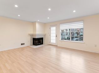 800 River Rd APT 333, Edgewater, NJ 07020
